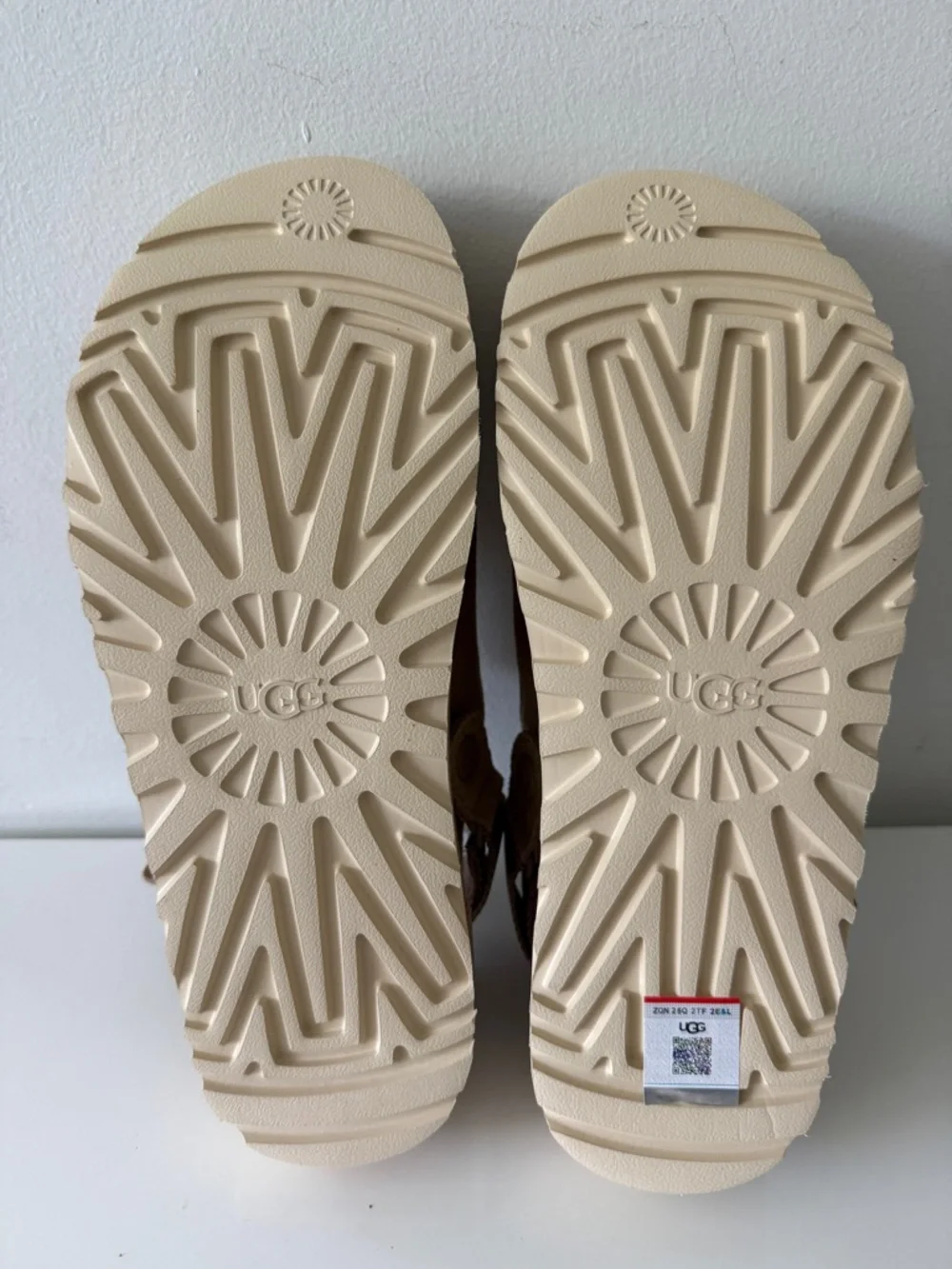 UGG Goldenstar Clog Women's Tan Size 9 - Picture 7 of 7